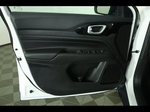 New 2026 Jeep Compass Latitude image 20