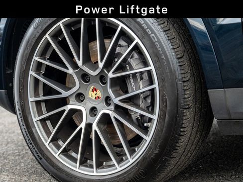 Used 2023 Porsche Cayenne Platinum Edition image 9