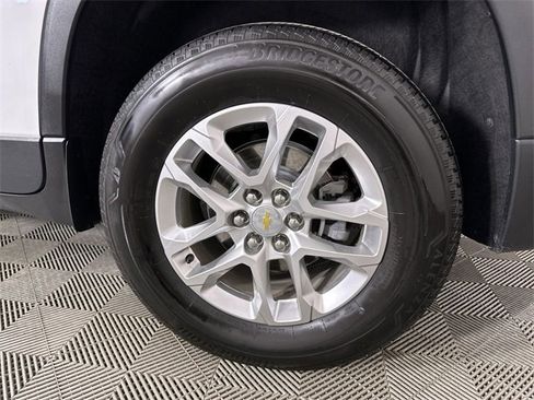 Used 2021 Chevrolet Traverse LT image 33