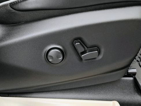 Used 2024 Chrysler Pacifica Limited w/ Trailer Tow Group image 30