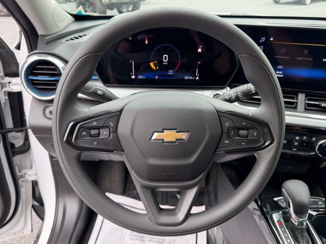 Certified 2025 Chevrolet Trax LT FWD image 23