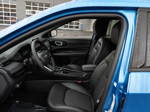 New 2026 Jeep Compass Latitude image 13