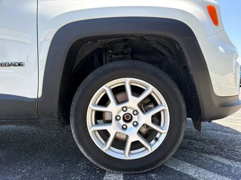Used 2019 Jeep Renegade Latitude w/ Cold Weather Group AWD/4WD image 23