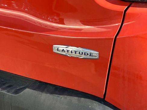 Used 2015 Jeep Renegade Latitude w/ Popular Equipment Group image 5