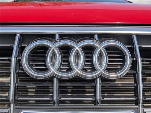 Used 2025 Audi Q3 2.0T Premium image 23