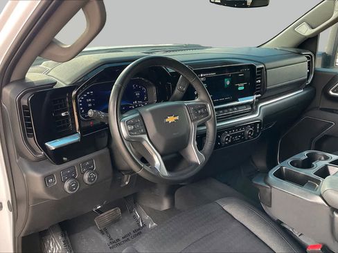Used 2025 Chevrolet Silverado 2500 LT w/ Convenience Package AWD/4WD image 17