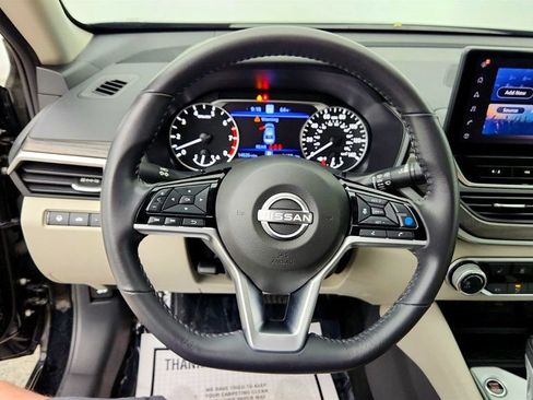 Used 2023 Nissan Altima 2.5 SV w/ SV Premium Package AWD/4WD image 14