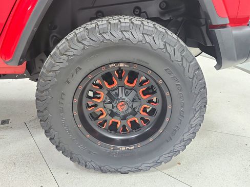 Used 2020 Jeep Wrangler Unlimited Sahara AWD/4WD image 14