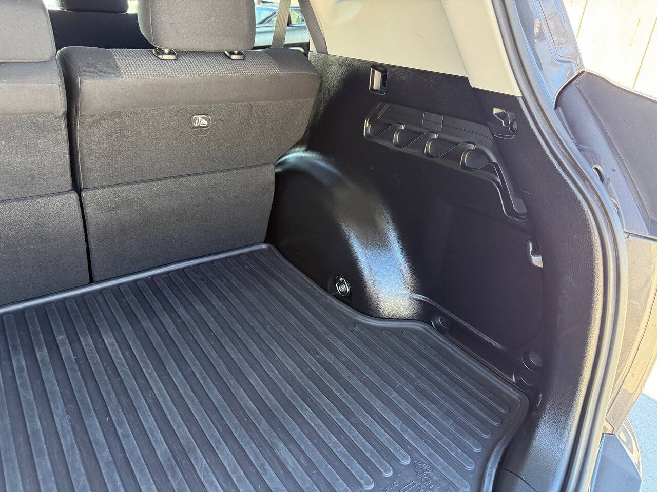 Used 2018 Toyota RAV4 XLE w/ Plus Extra Value Package AWD/4WD image 29