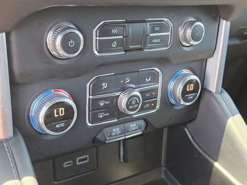 Used 2023 GMC Yukon XL SLE w/ Gmc Pro Safety Plus Package RWD image 22