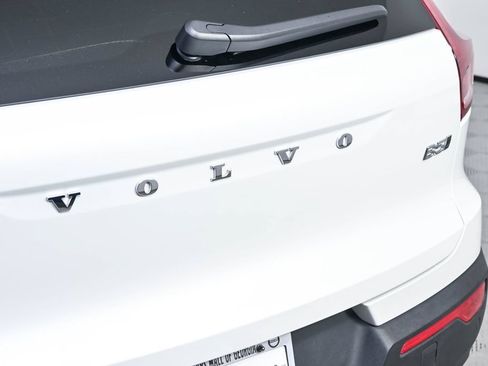 Certified 2025 Volvo XC40 B5 Plus AWD/4WD image 37