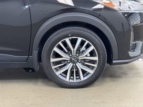 Used 2024 Nissan Kicks SV image 4
