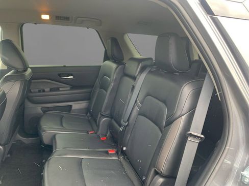 Certified 2023 Nissan Pathfinder SL w/ Lighting Package (N92) image 10