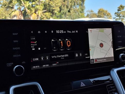 Used 2022 Kia Sorento S w/ Panoramic Sunroof Package FWD image 8