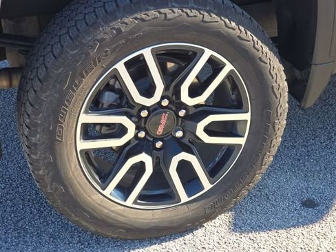 Used 2023 GMC Sierra 1500 AT4 w/ Technology Package image 12