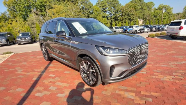 Used 2025 Lincoln Aviator Reserve w/ Illumination Package RWD image 3