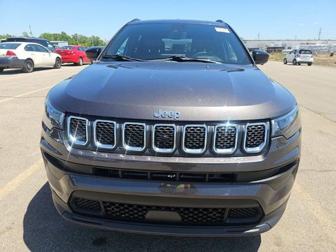 Used 2023 Jeep Compass Latitude AWD/4WD image 2