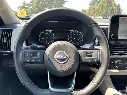 Used 2024 Nissan Pathfinder SL AWD/4WD image 40
