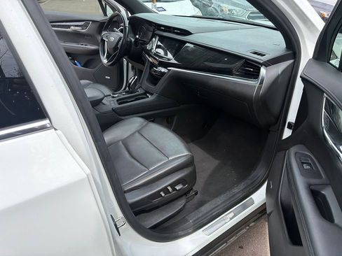 Used 2021 Cadillac XT6 Premium Luxury image 12