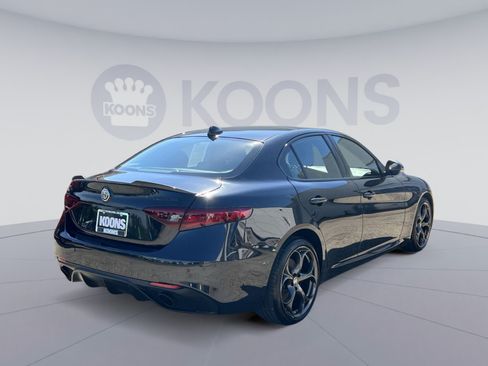 Used 2023 Alfa Romeo Giulia Estrema AWD/4WD image 16