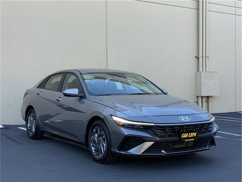 Used 2024 Hyundai Elantra Blue FWD image 3