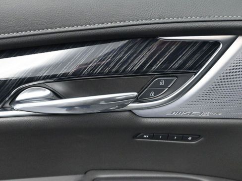 Used 2025 Cadillac XT6 Premium Luxury image 13