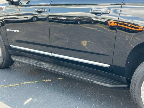 Used 2025 GMC Yukon XL Denali AWD/4WD image 11