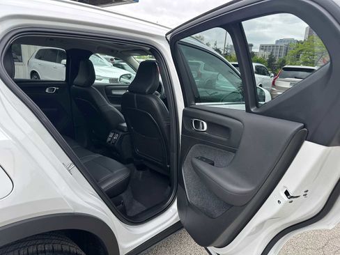 Used 2025 Volvo XC40 B5 Core w/ Protection Package Premier AWD/4WD image 13