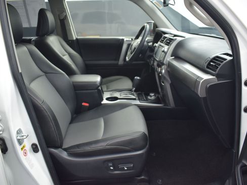 Used 2019 Toyota 4Runner SR5 Premium image 10