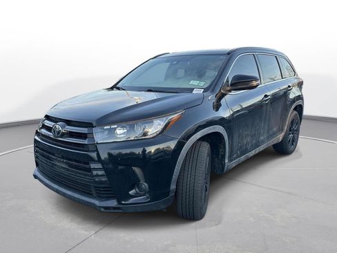 Used 2019 Toyota Highlander SE image 2