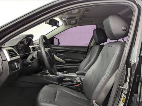 Used 2018 BMW 320i Sedan RWD image 14
