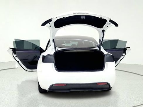 Used 2025 Tesla Model 3 RWD image 17