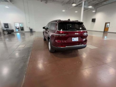 New 2025 Jeep Grand Cherokee L Laredo image 9