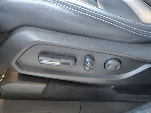 Used 2023 Honda Pilot Touring image 12