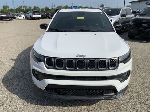 Used 2023 Jeep Compass Latitude AWD/4WD image 3