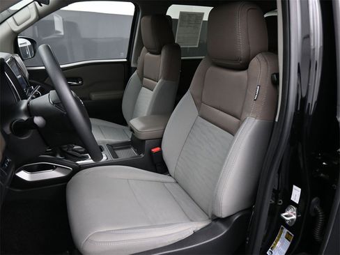 Used 2023 Nissan Frontier SV w/ Technology Package image 14