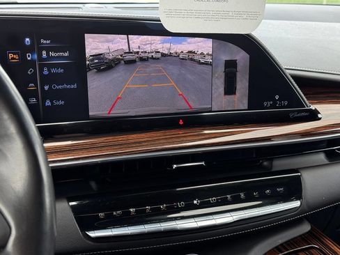 Certified 2022 Cadillac Escalade ESV Premium Luxury AWD/4WD image 33