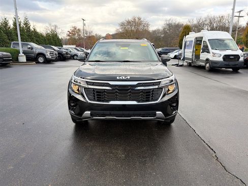 Used 2025 Kia Seltos EX w/ EX Sunroof Package image 3