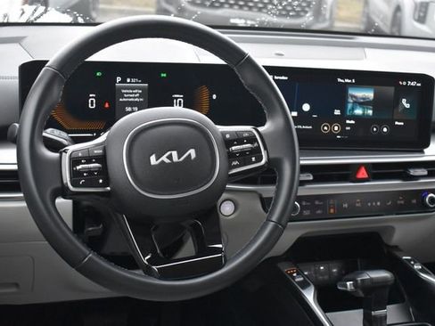Used 2025 Kia Sorento S image 18