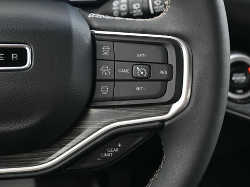 Used 2024 Jeep Wagoneer Series II w/ Convenience Group I image 42