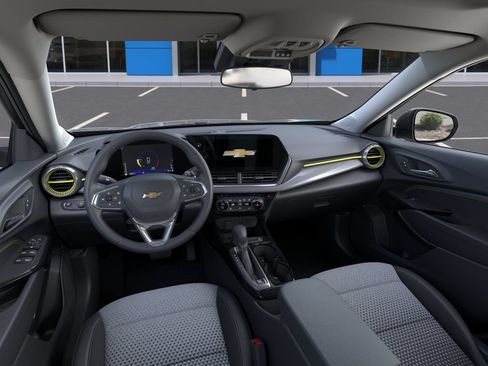 New 2026 Chevrolet Trax LT w/ Sunroof Package FWD image 15