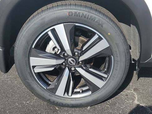 Certified 2023 Nissan Rogue Platinum w/ Platinum Premium Package FWD image 5