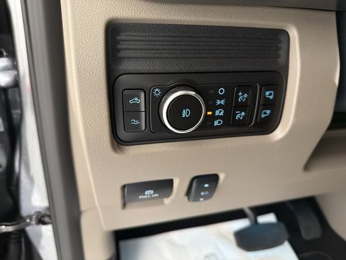 Used 2026 Ford F250 Platinum w/ Platinum Plus Package image 19