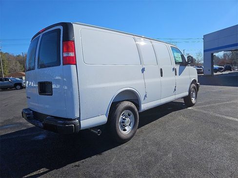 New 2025 Chevrolet Express 2500 Work Van w/ Driver Convenience Package image 4