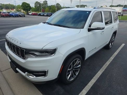 Used 2022 Jeep Wagoneer Series III w/ Premium Group I AWD/4WD image 3
