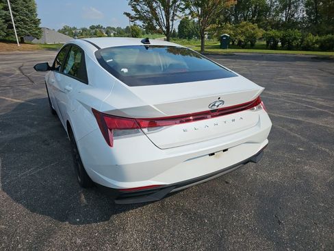 Used 2022 Hyundai Elantra SEL w/ Cargo Package FWD image 3