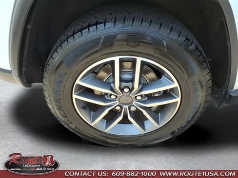 Used 2021 Jeep Grand Cherokee Limited w/ Premium Lighting Group RWD image 18