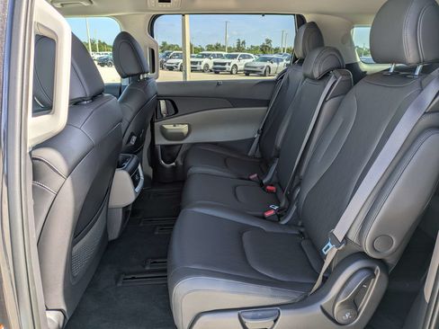 Certified 2025 Kia Carnival EX FWD image 16