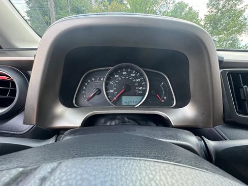Used 2014 Toyota RAV4 LE AWD/4WD image 12