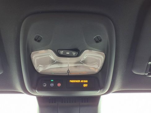 Used 2024 Chevrolet Colorado LT RWD image 12